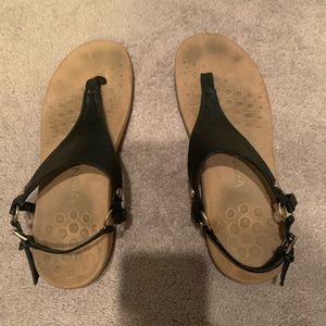 Vionic Kirra sandals size 8